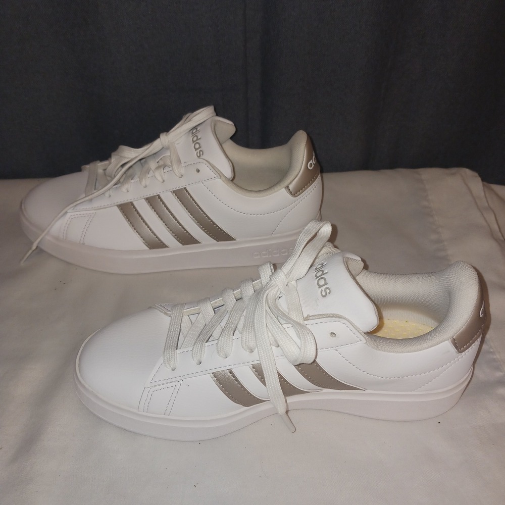 Adidas Grand Court 2.0 Womens Sneakers Walking Shoes White Silver 6.5 NEW w tags